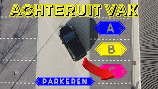 ACHTERUIT INPARKEREN IN EEN VAK [upl. by Anayad]